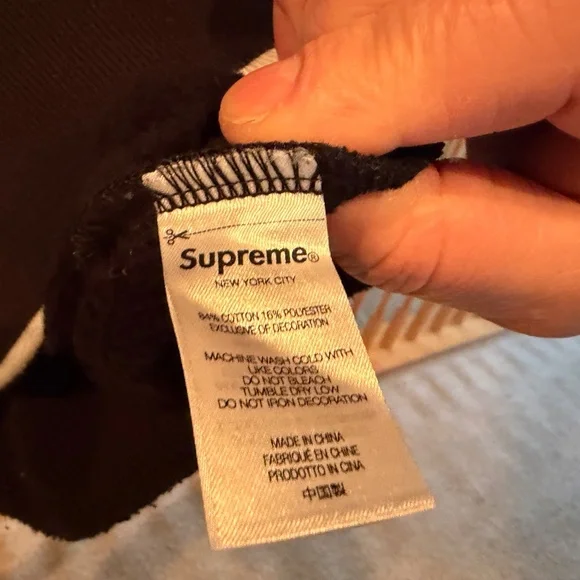 SUPREME CREW NECK SWEATER